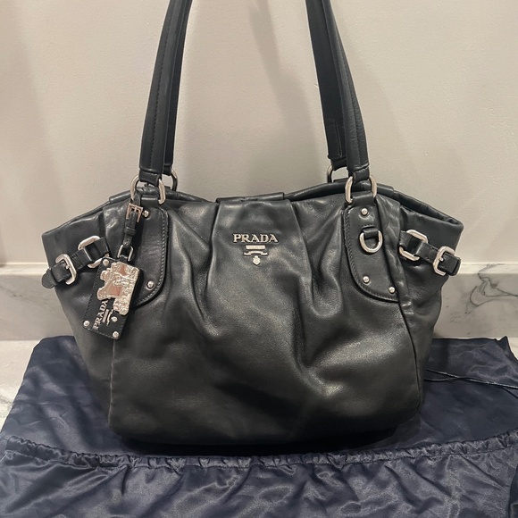Prada - Picture 1 of 16